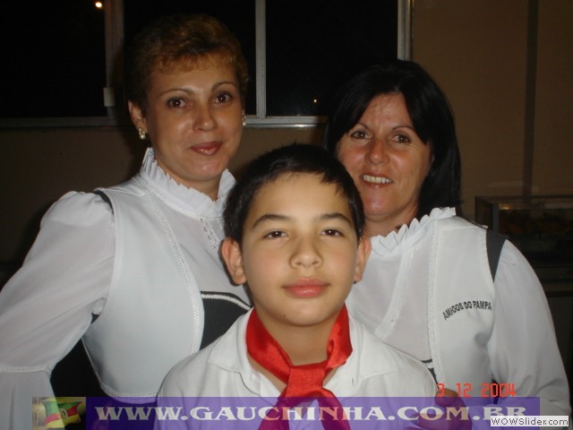 03-12-04 Amigos do Pampa - Formatura (87)