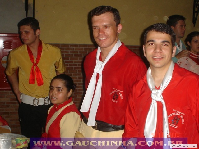05-11-2004 - Criados em Galpão - Formatura (24)